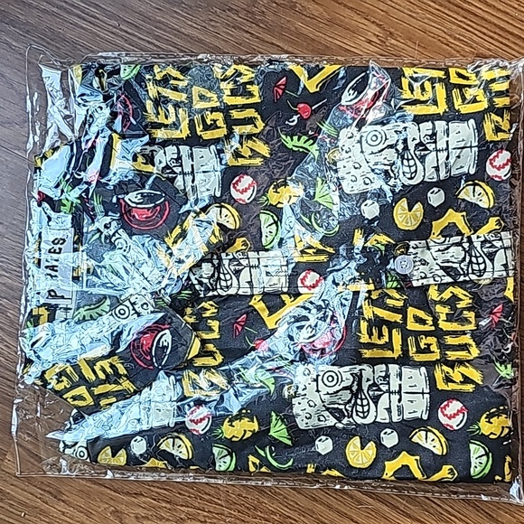 Pittsburgh Pirates Hawaiian Shirt 2024 Giveaway Adult Size Small New in Package - Picture 2 of 5